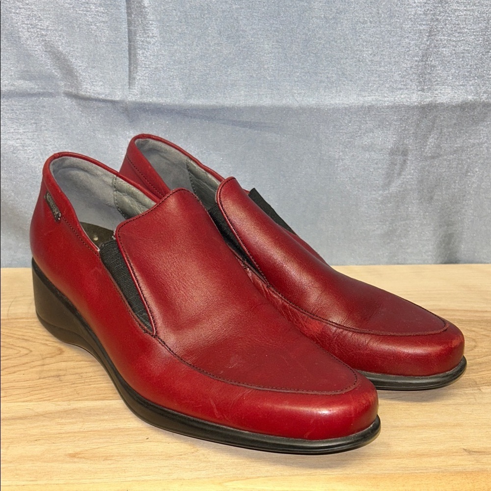 MEPHISTO RED LEATHER CONTRAST STITCHED JANET LOAFERS PORTUGAL 8.5
